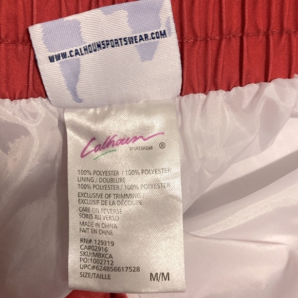 Canada flag men’s swimming trunk - Picture 3 of 4